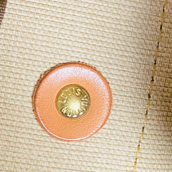 Louis Vuitton Monogram Evasion Unisex - Picture 14 of 14